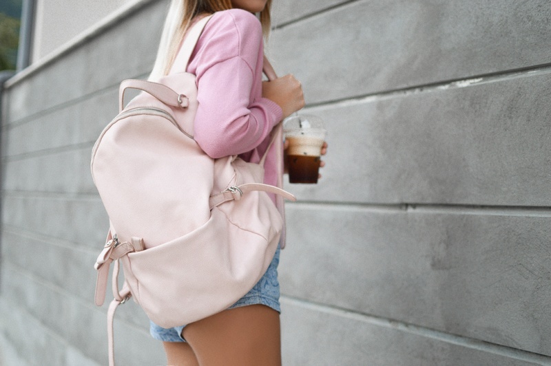 coffee-girl-woman-white-backpack-leg-79519-pxhere.com (1)